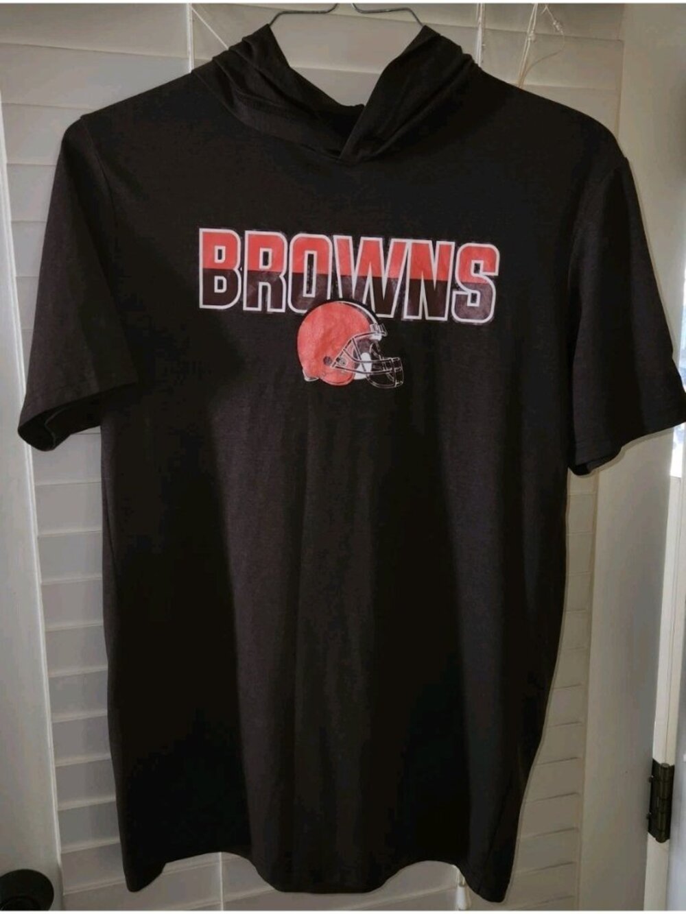 Cleveland Browns Mens SMALL Short Sleeve Hooded TEE Shirt